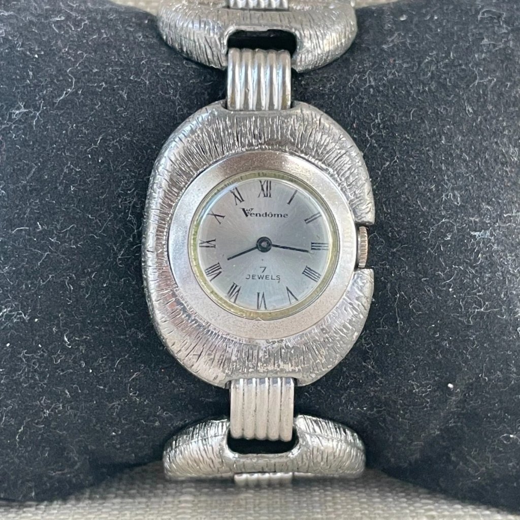 Vintage Vendome Women Wristwatch Silver Tone Analog Handwinding 7 Jewels Watch